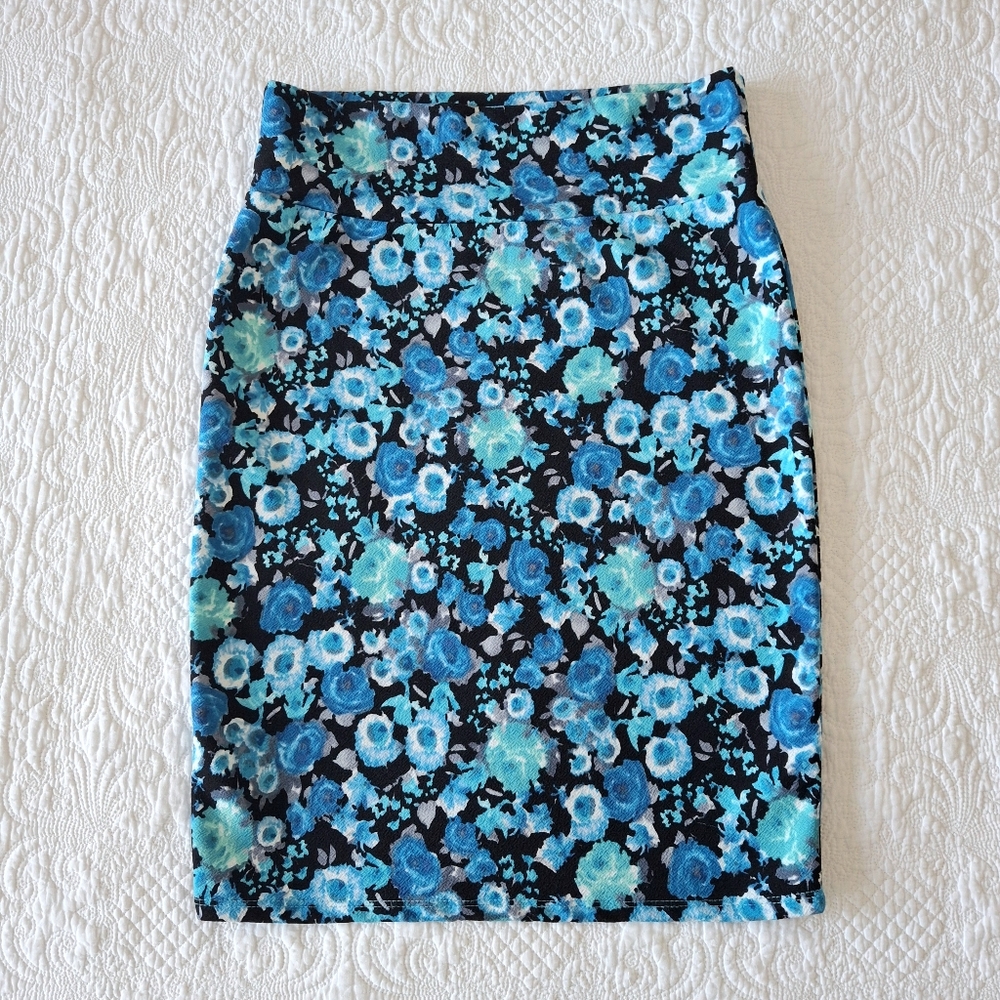 Lularoe Cassie Black Blues Turquoise Roses Floral Vintage M HTF
